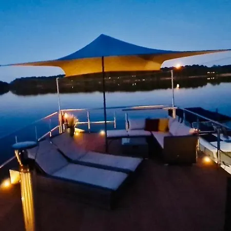 Design Hausboot Am Bei Berlin Mit Sauna Und Kamin Botel Heidesee